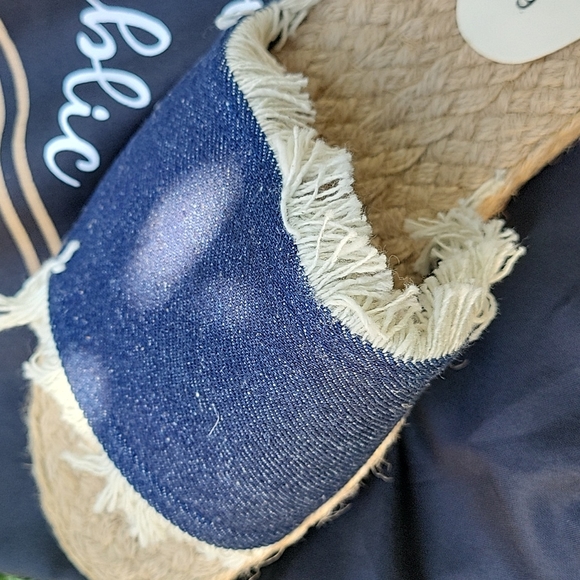 Native Slippers - Picture 5 of 9